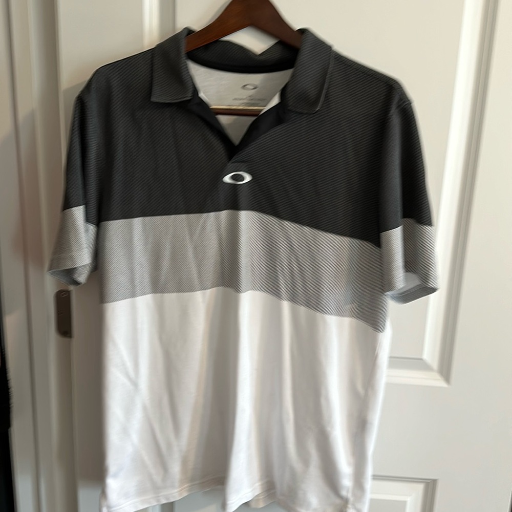 Men’s Oakley golf shirt